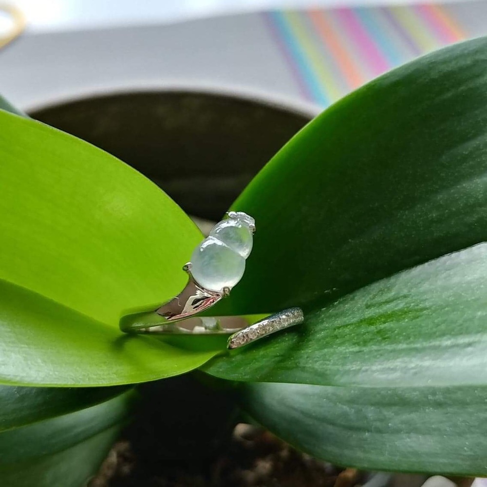 18k White gold and clear Jade ring